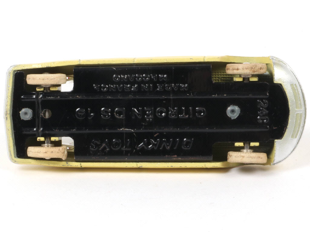 Lot 196 - DINKY TOYS (FRANCE) (1)