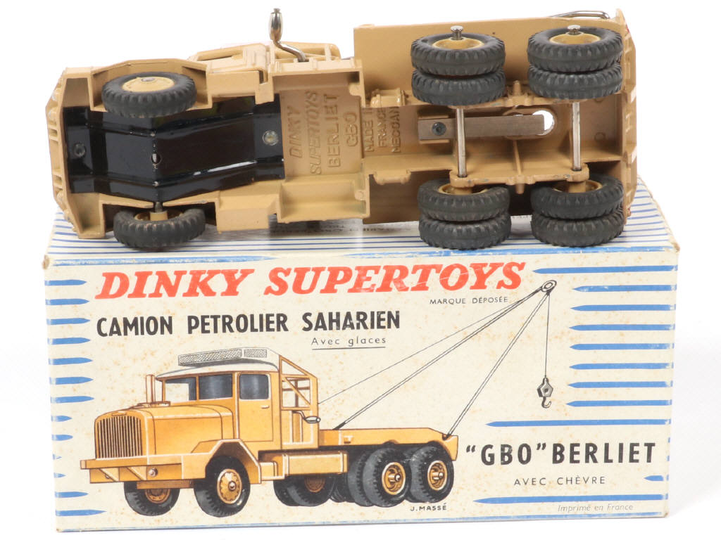 Lot 222 - DINKY TOYS (FRANCE) (1)