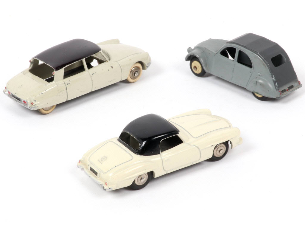 Lot 239 - DINKY TOYS (FRANCE) (3)