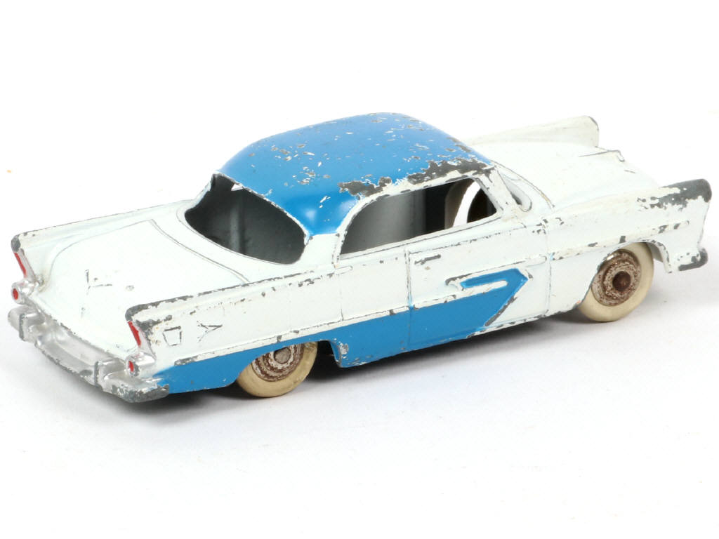 Lot 195 - DINKY TOYS (FRANCE) (1)