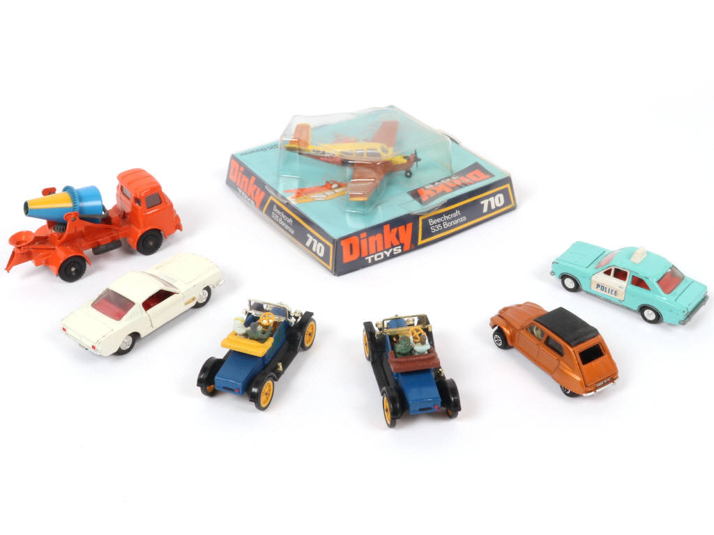 Lot 184 - DINKY TOYS (GB) (7)