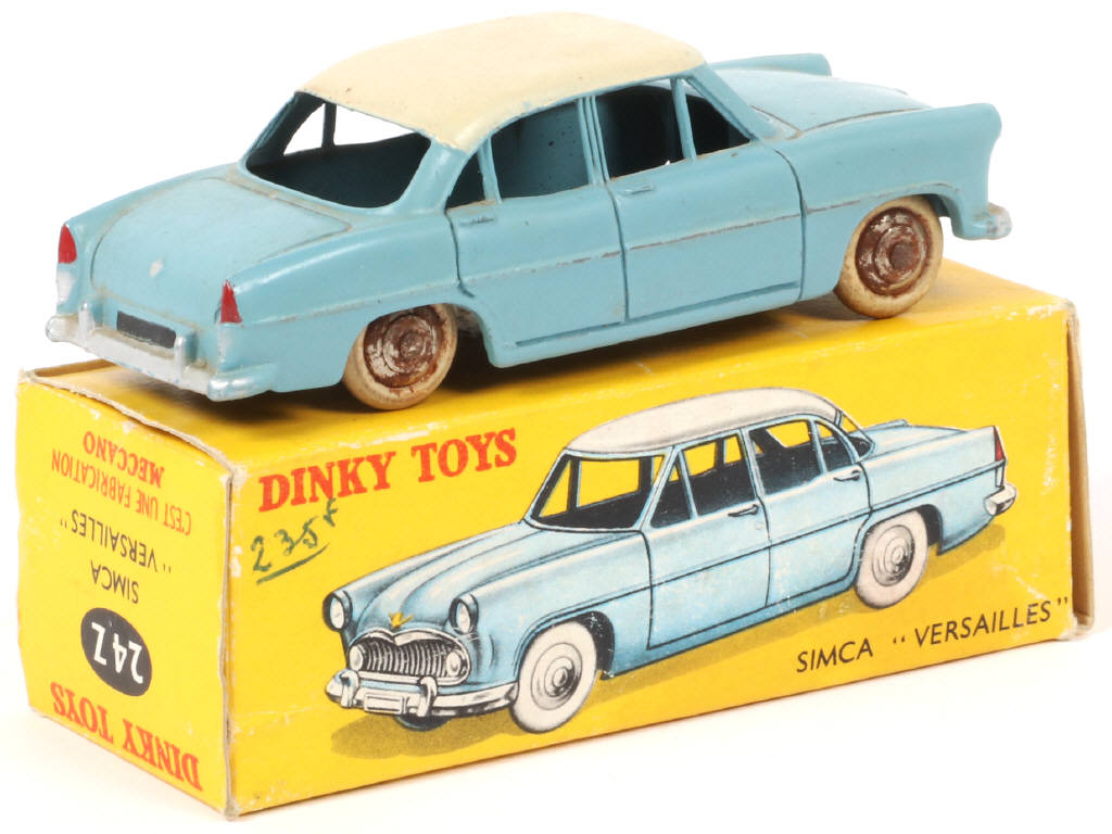 Lot 202 - DINKY TOYS (FRANCE) (1)