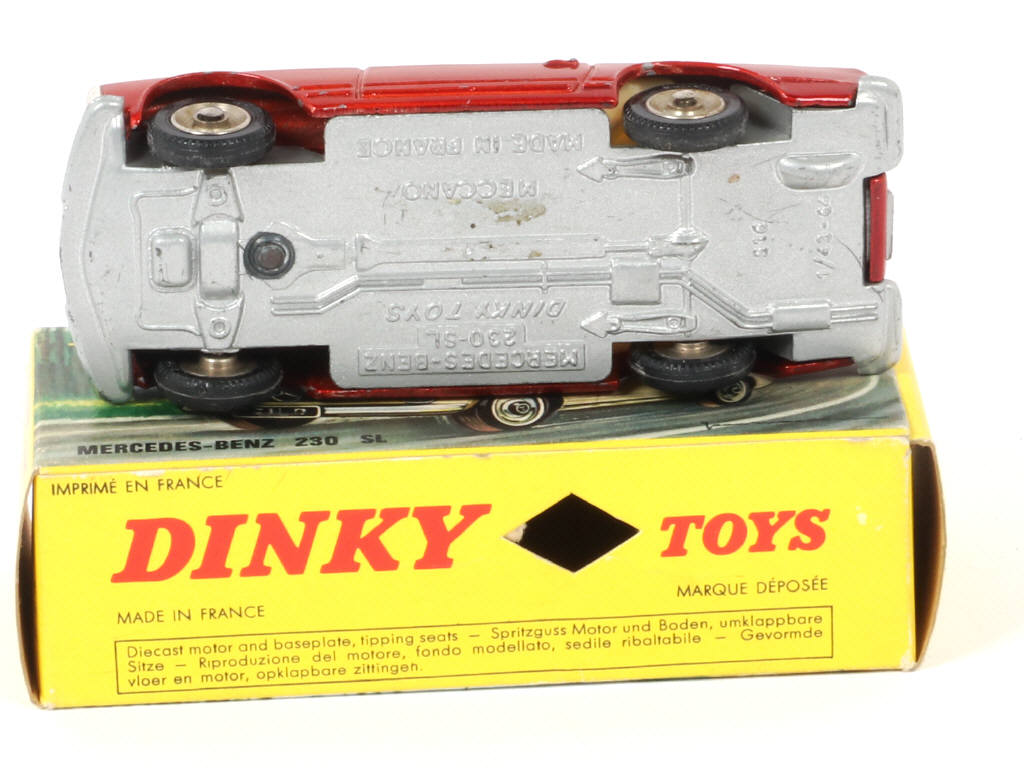 Lot 211 - DINKY TOYS (FRANCE) (1)