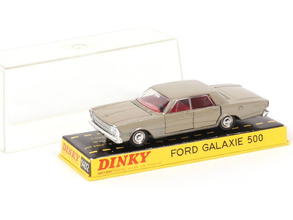 Lot 215 - DINKY TOYS (FRANCE) (1)