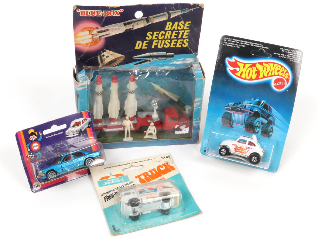 Lot 57 - DIVERS (GB) (7)