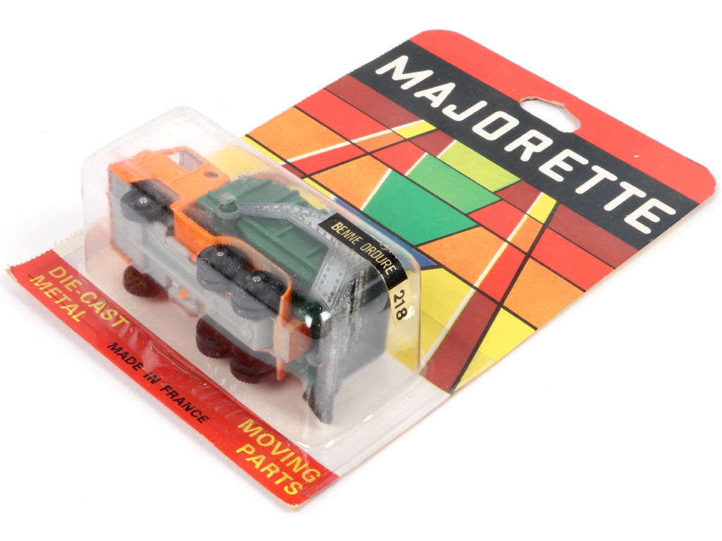 Lot 135 - MAJORETTE (FRANCE) (1)