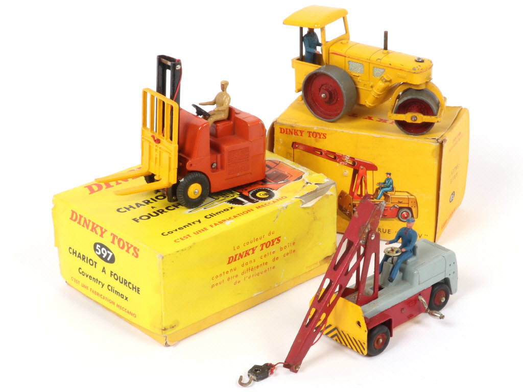 Lot 232 - DINKY TOYS (FRANCE) (3)