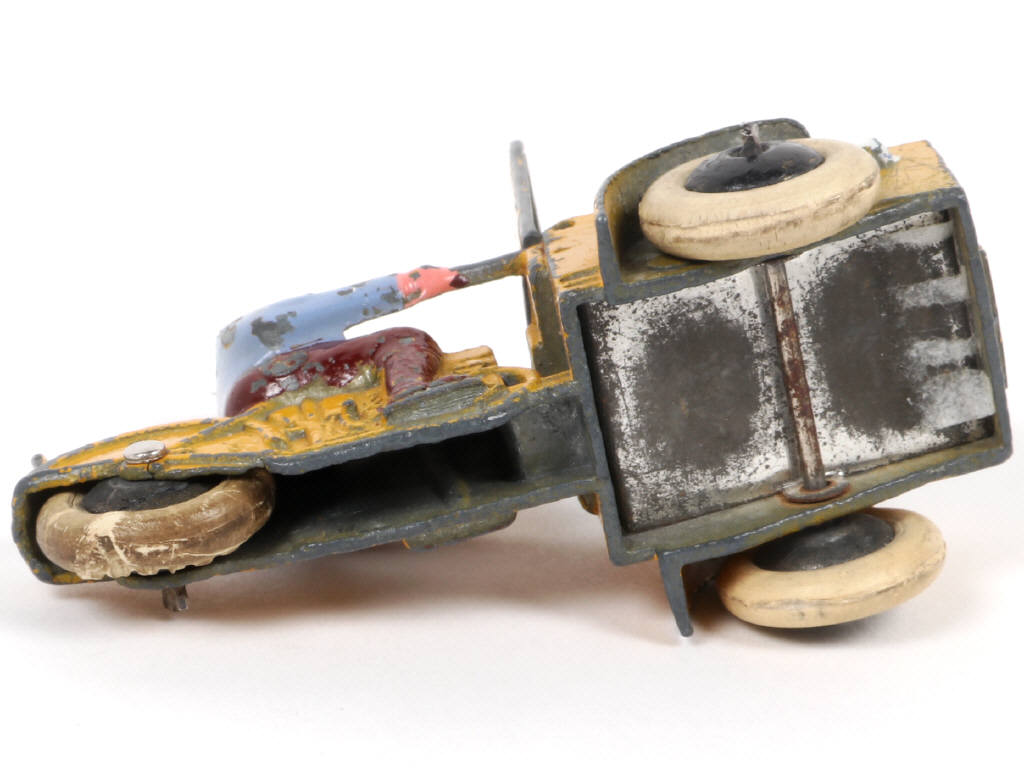 Lot 82 - DINKY TOYS (FRANCE) (1)