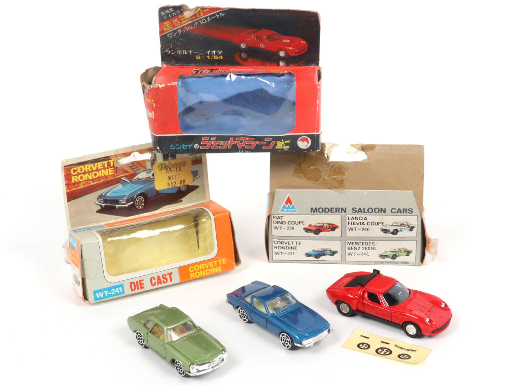 Lot 230 - DIVERS (12)