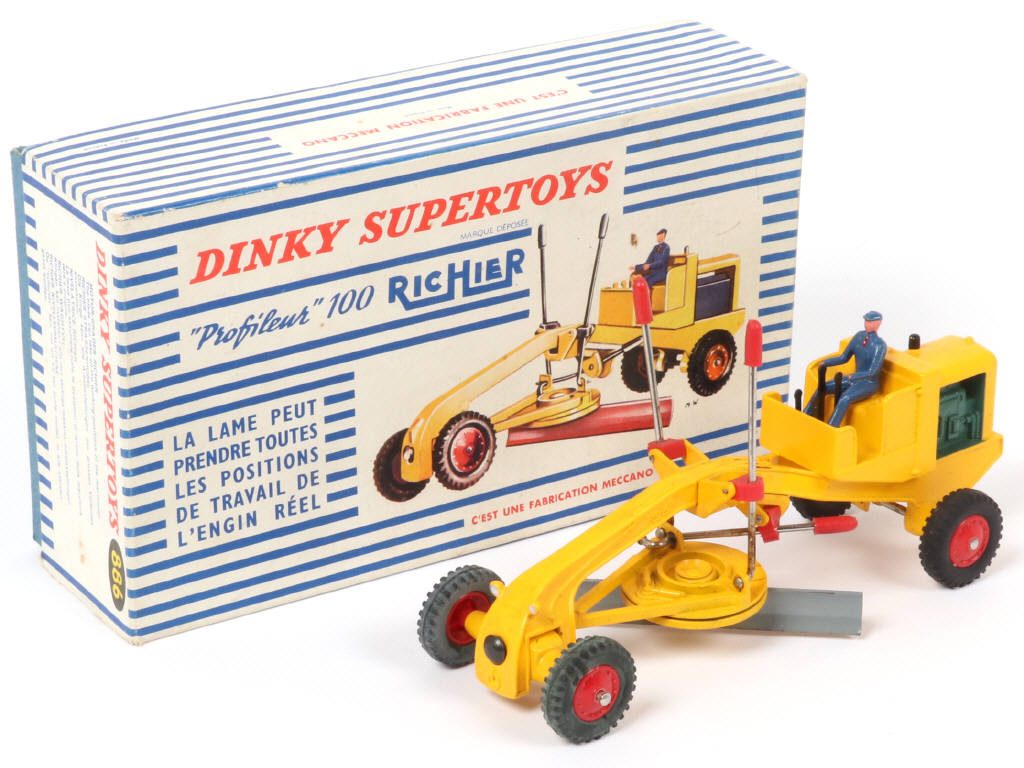 Lot 185 - DINKY TOYS (FRANCE) (1)