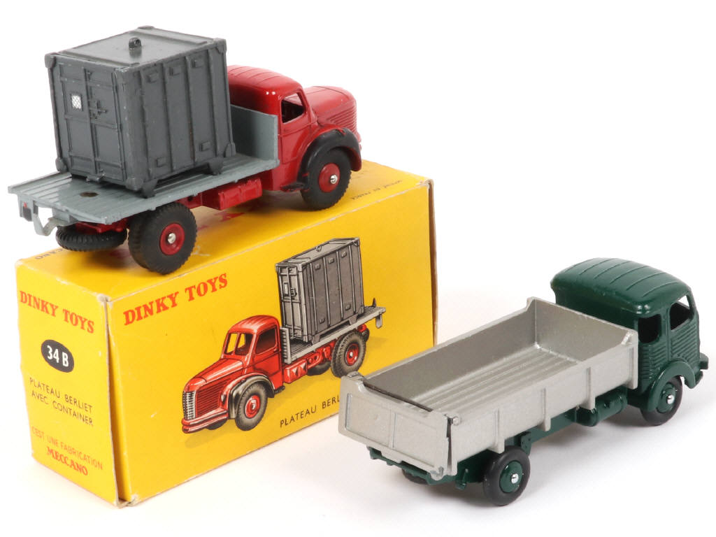 Lot 207 - DINKY TOYS (FRANCE) (2)
