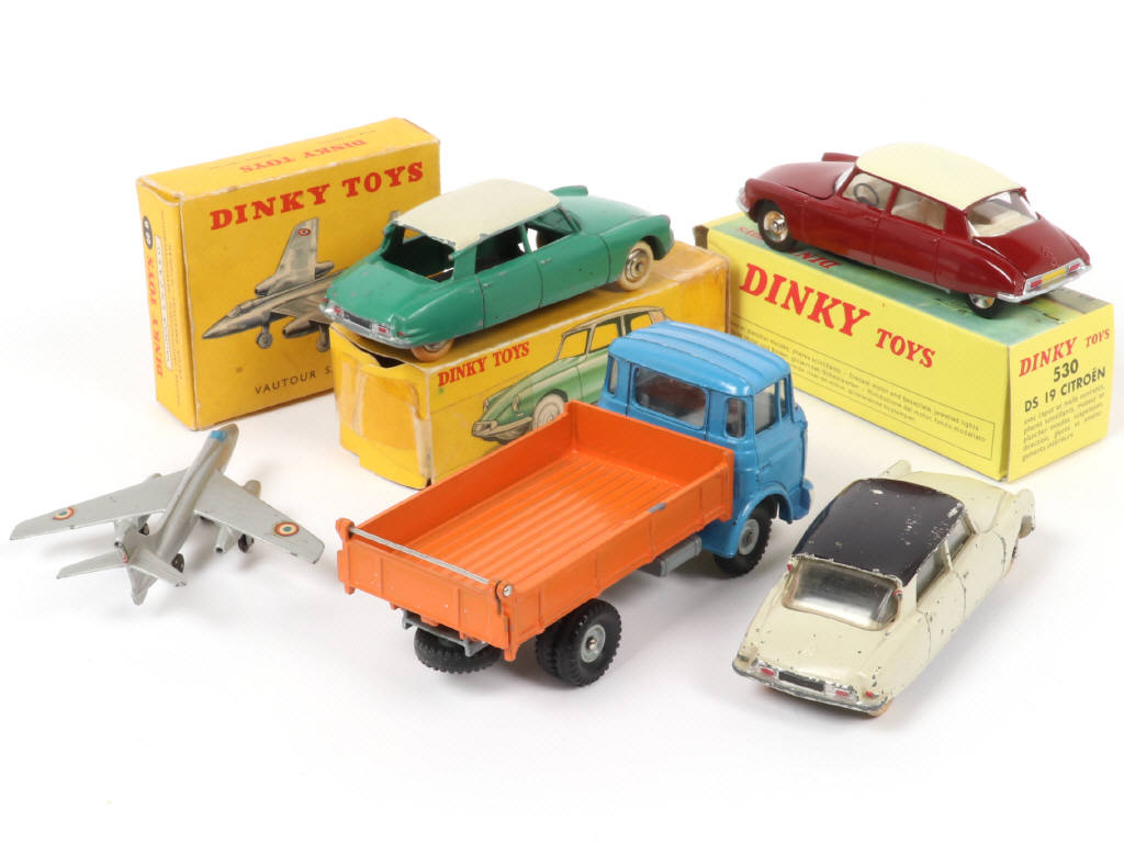 Lot 232 - DINKY TOYS (FRANCE) (5)