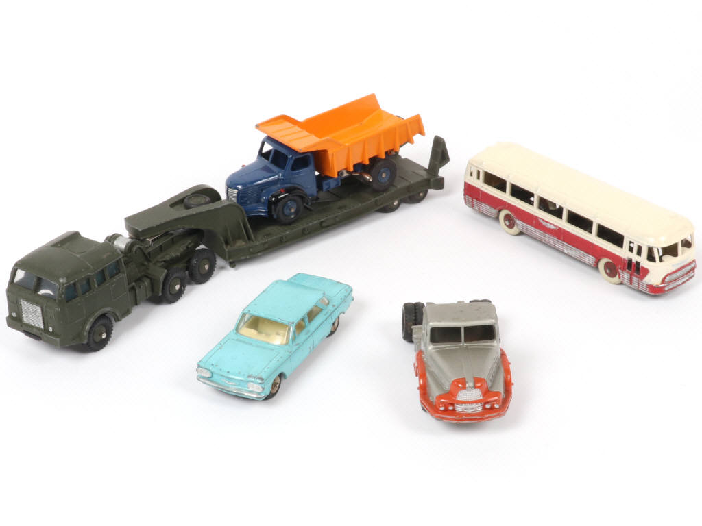 Lot 231 - DINKY TOYS (FRANCE) (5)