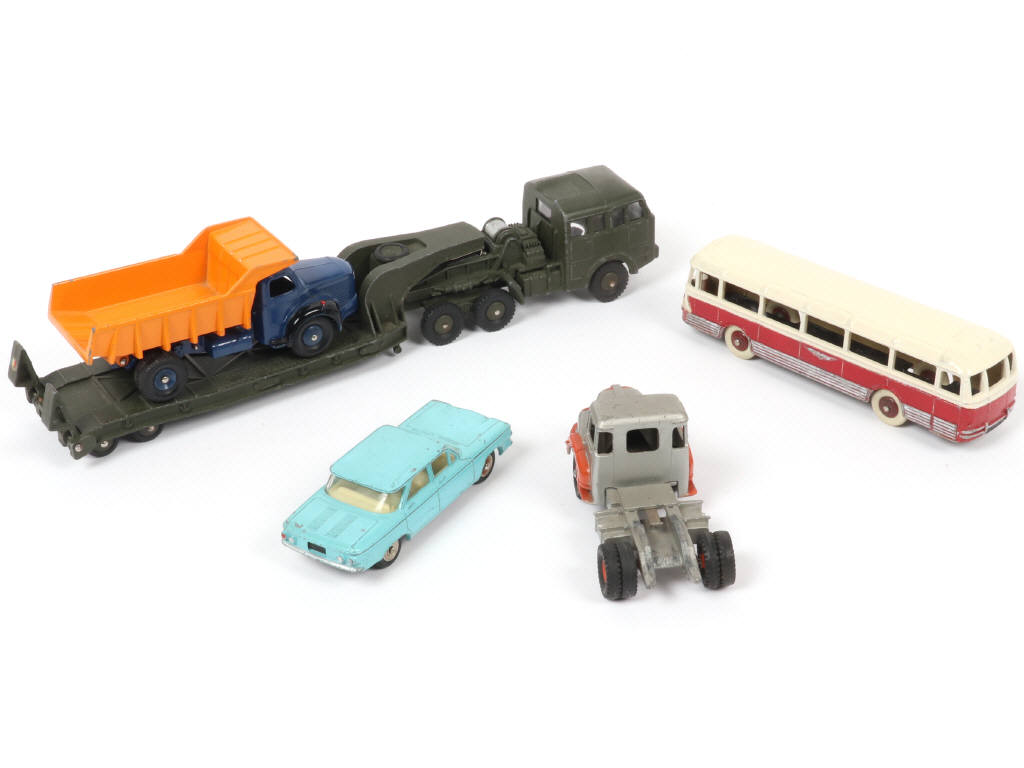 Lot 231 - DINKY TOYS (FRANCE) (5)