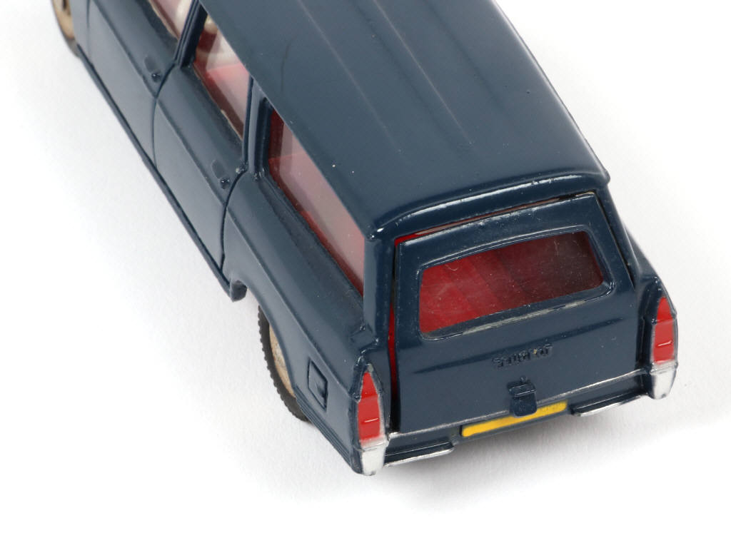 Lot 167 - DINKY TOYS (FRANCE) (1)