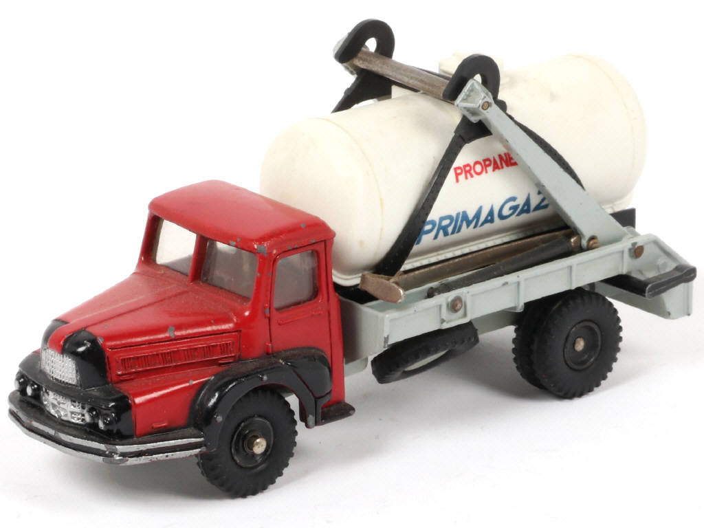 Lot 162 - DINKY TOYS (FRANCE) (1)