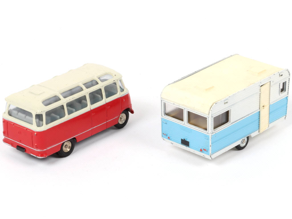 Lot 197 - DINKY TOYS (FRANCE) (2)