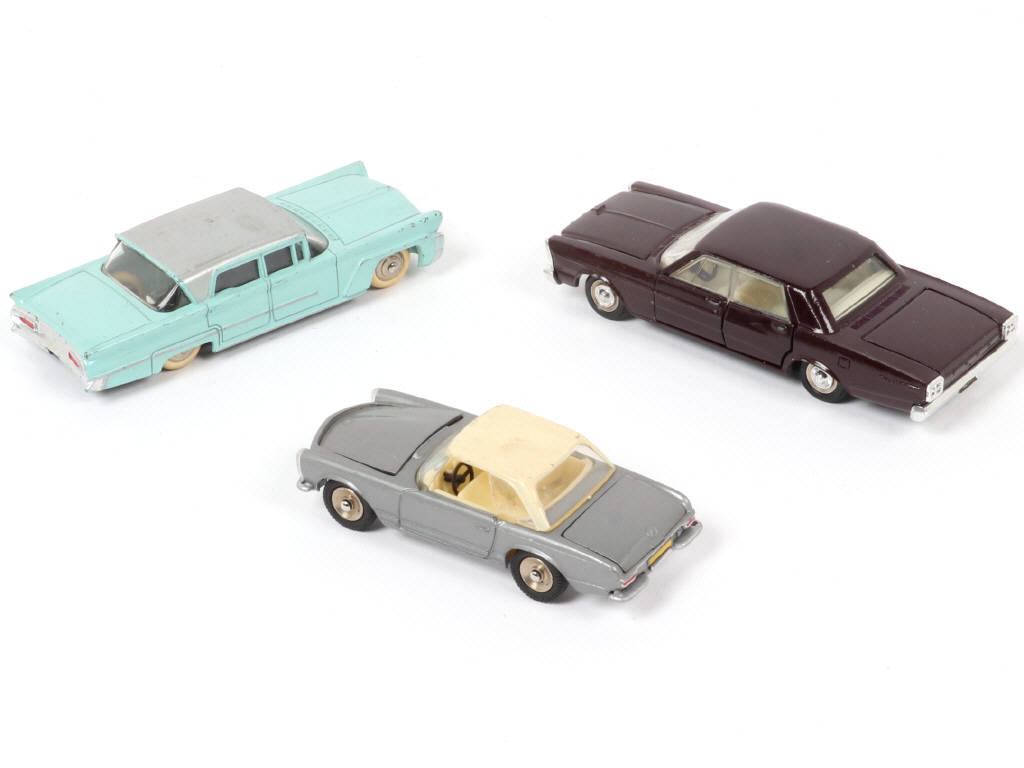 Lot 212 - DINKY TOYS (FRANCE) (3)