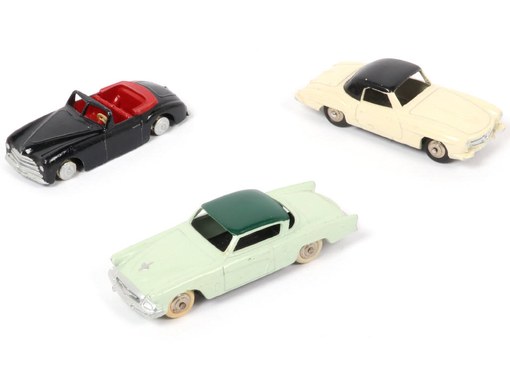 Lot 213 - DINKY TOYS (FRANCE) (3)