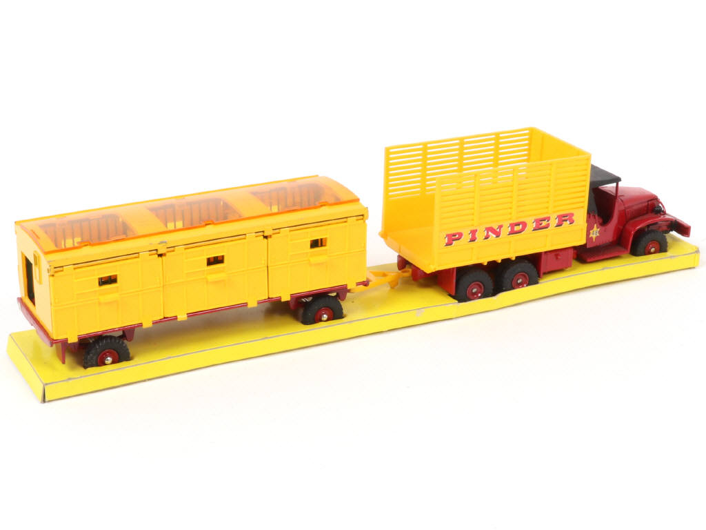 Lot 155 - DINKY TOYS (FRANCE) (1)