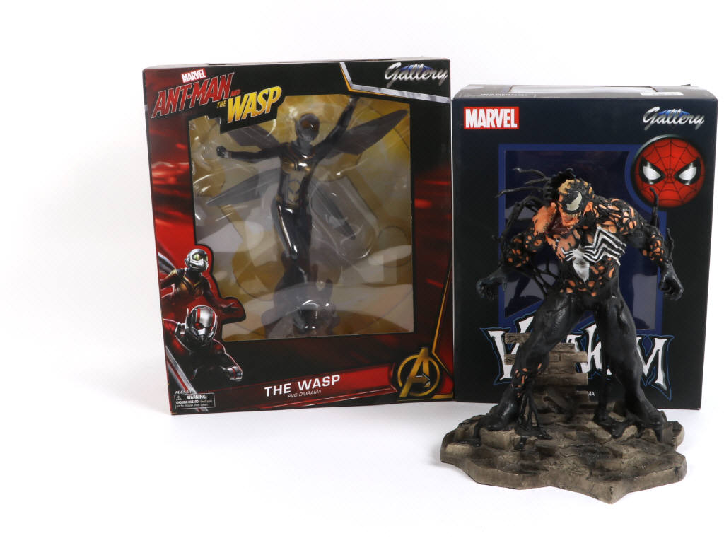 Lot 209 - DIAMOND SELECT TOYS (USA) (2)