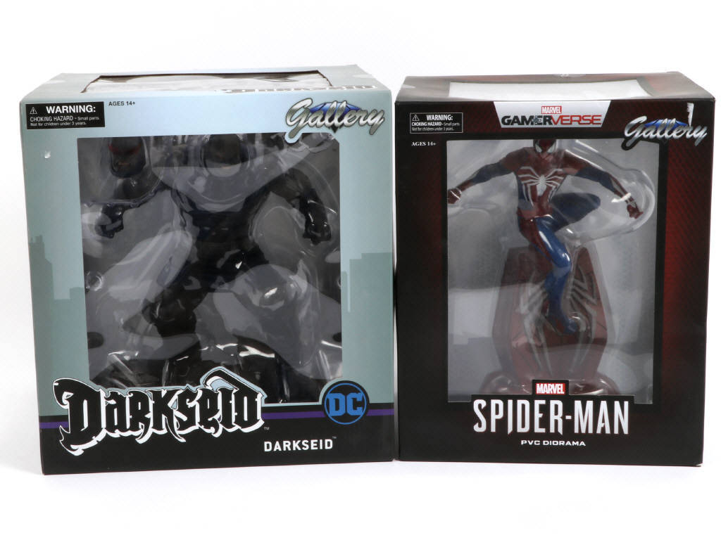 Lot 206 - DIAMOND SELECT TOYS (USA) (2)