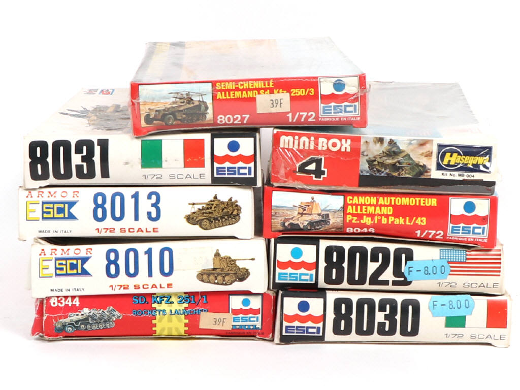 Lot 28 - DIVERS (9)
