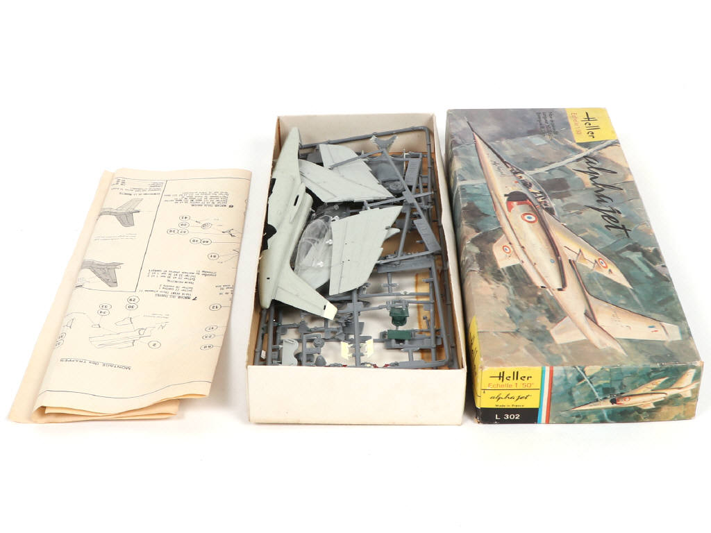 Lot 29 - DIVERS (12)