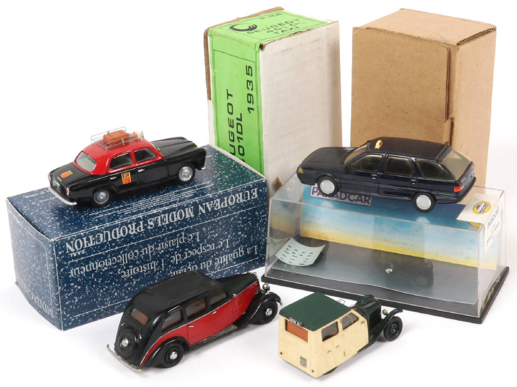 Lot 143 - DIVERS (4)