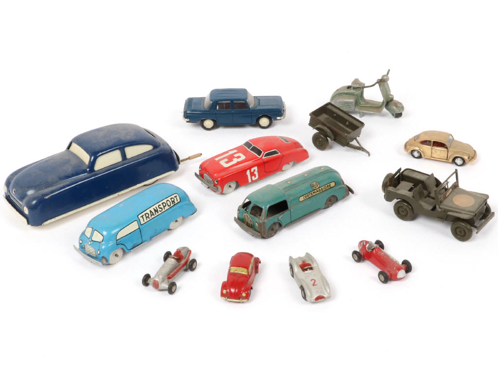 Lot 75 - DIVERS (13)