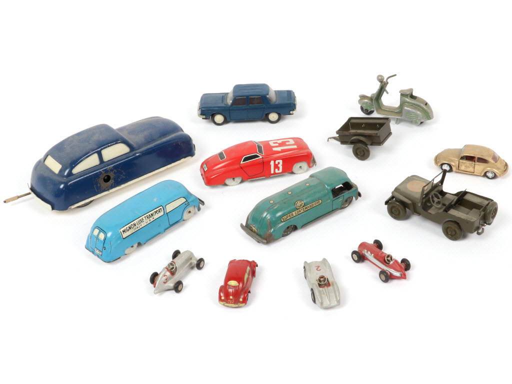 Lot 75 - DIVERS (13)