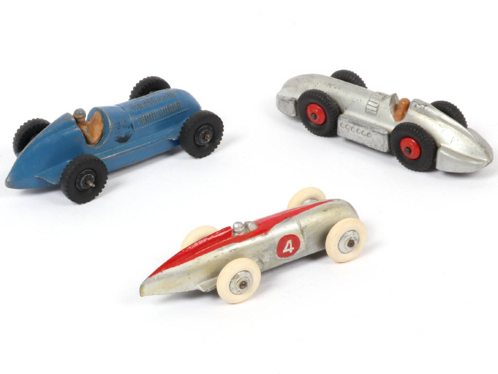 Lot 182 - DINKY TOYS (GB) (3)