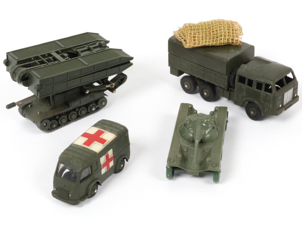 Lot 252 - DINKY TOYS (FRANCE) (4)