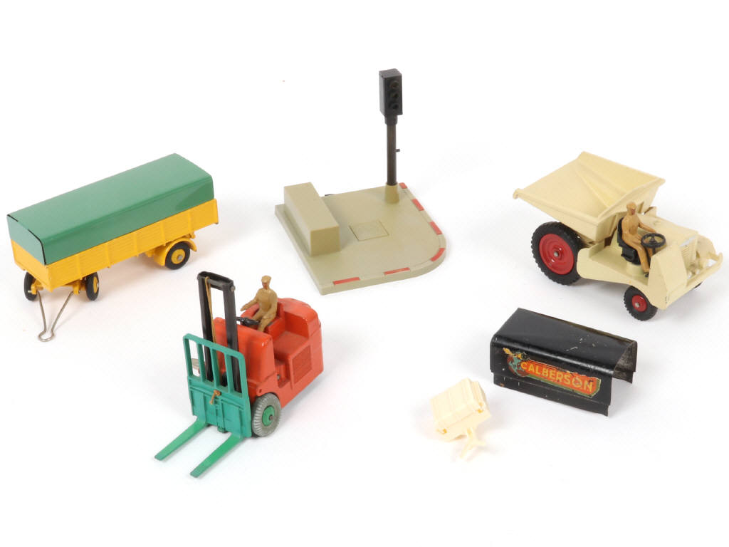 Lot 261 - DINKY TOYS (FRANCE) (6)