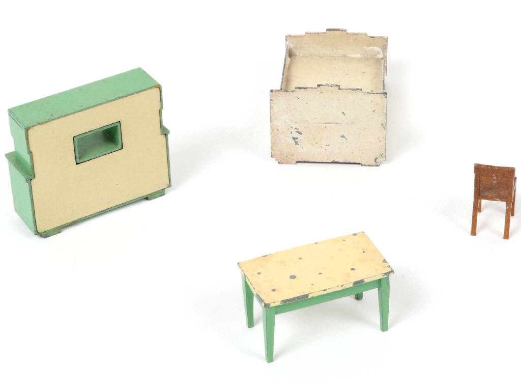 Lot 215 - DINKY TOYS (FRANCE) (4)