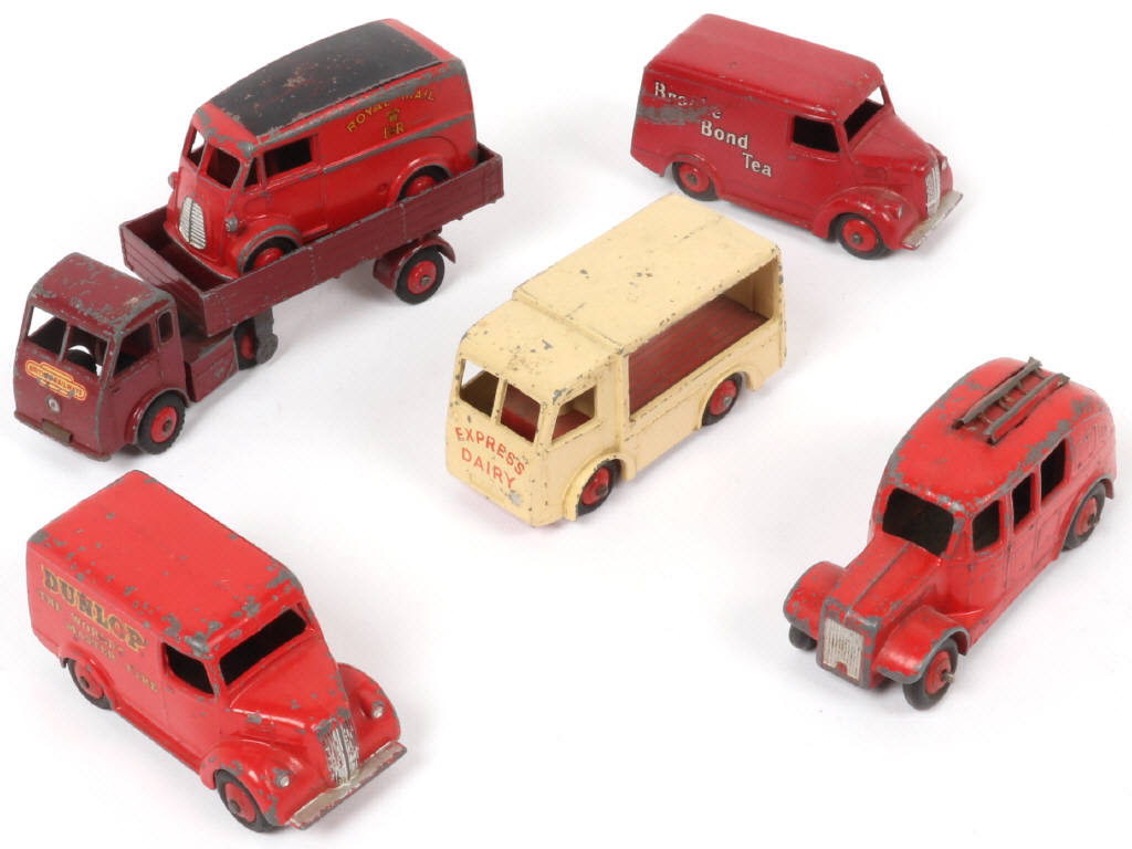Lot 199 - DINKY TOYS (GB) (6)