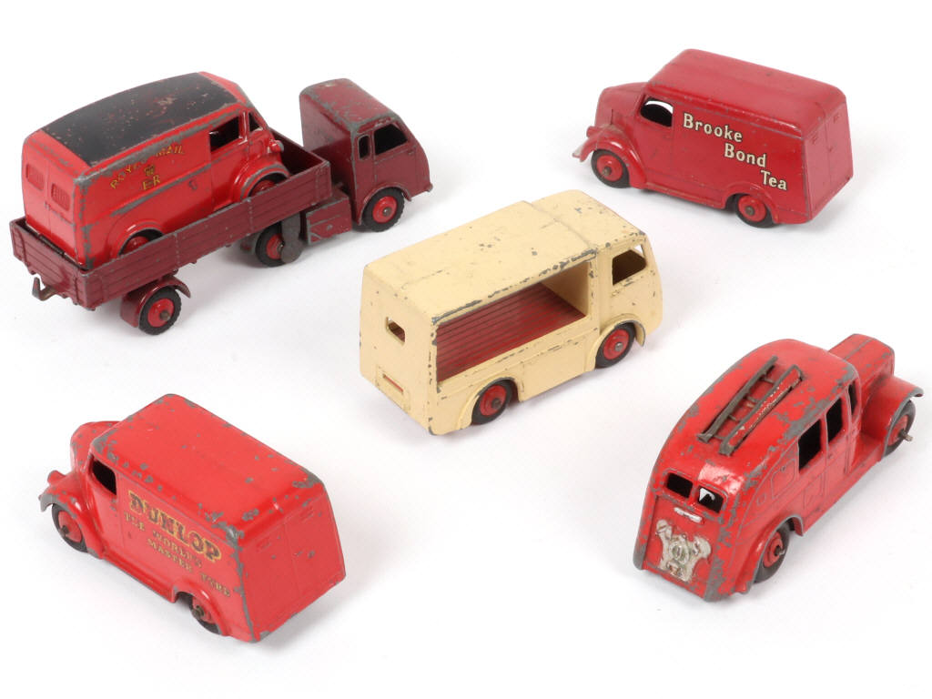 Lot 199 - DINKY TOYS (GB) (6)