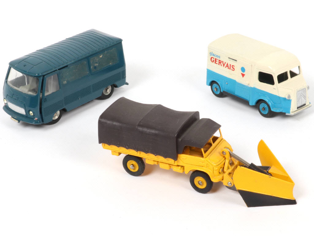 Lot 246 - DINKY TOYS (FRANCE) (3)