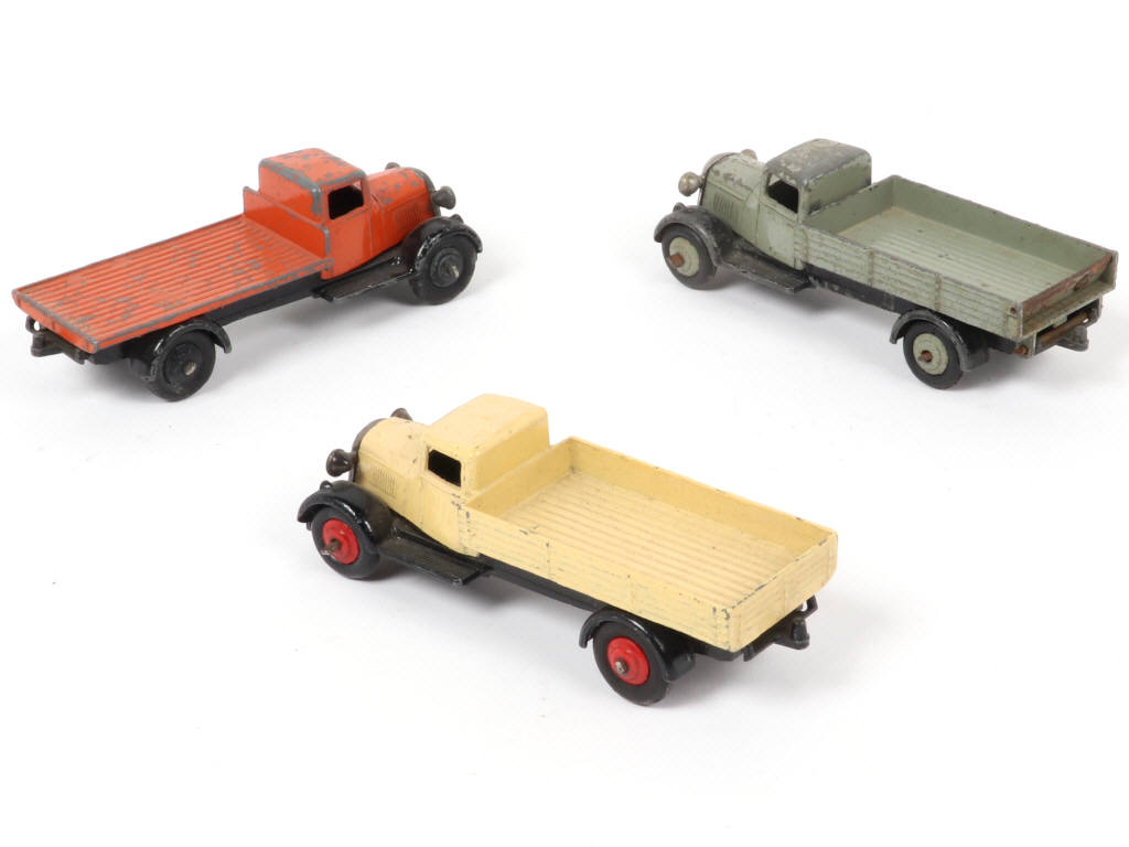 Lot 183 - DINKY TOYS (GB) (3)