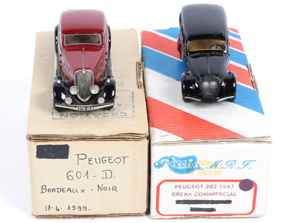 Lot 194 - DIVERS (2)