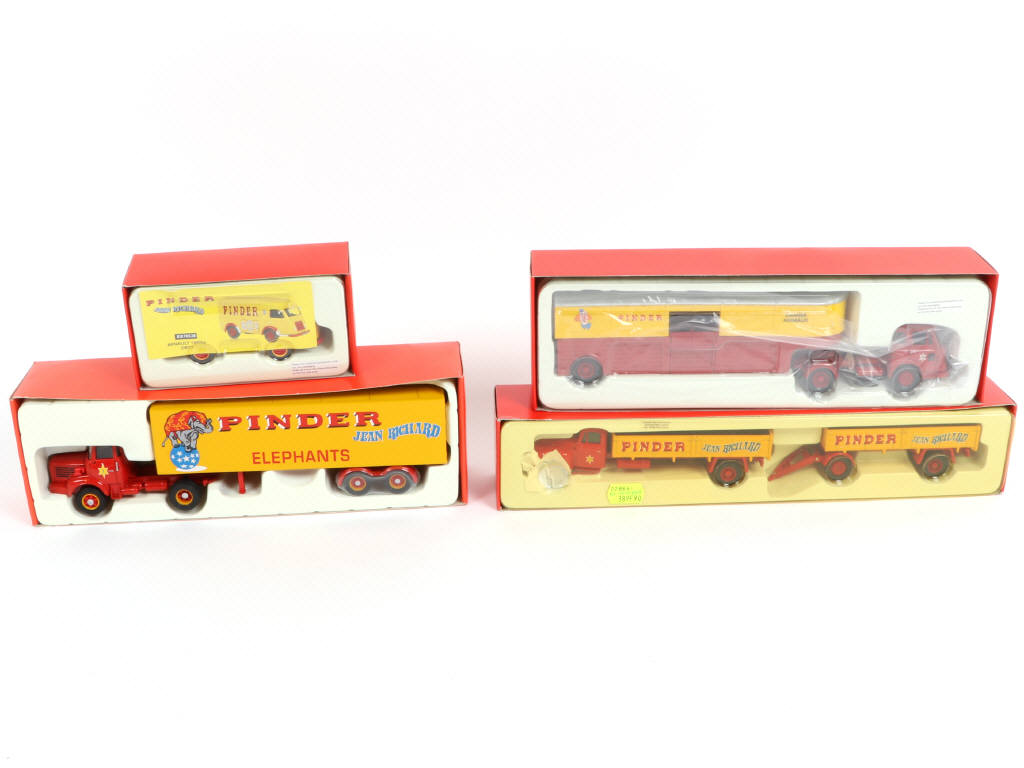Lot 175 - CORGI TOYS (GB) (4)