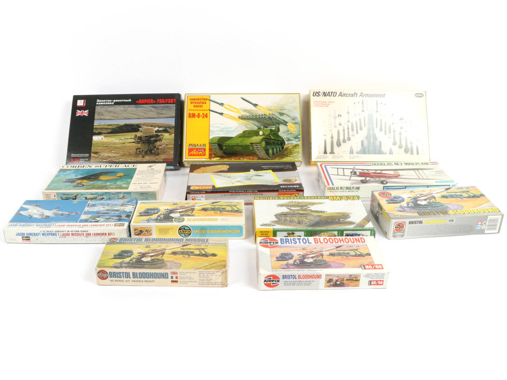 Lot 22 - DIVERS (13)