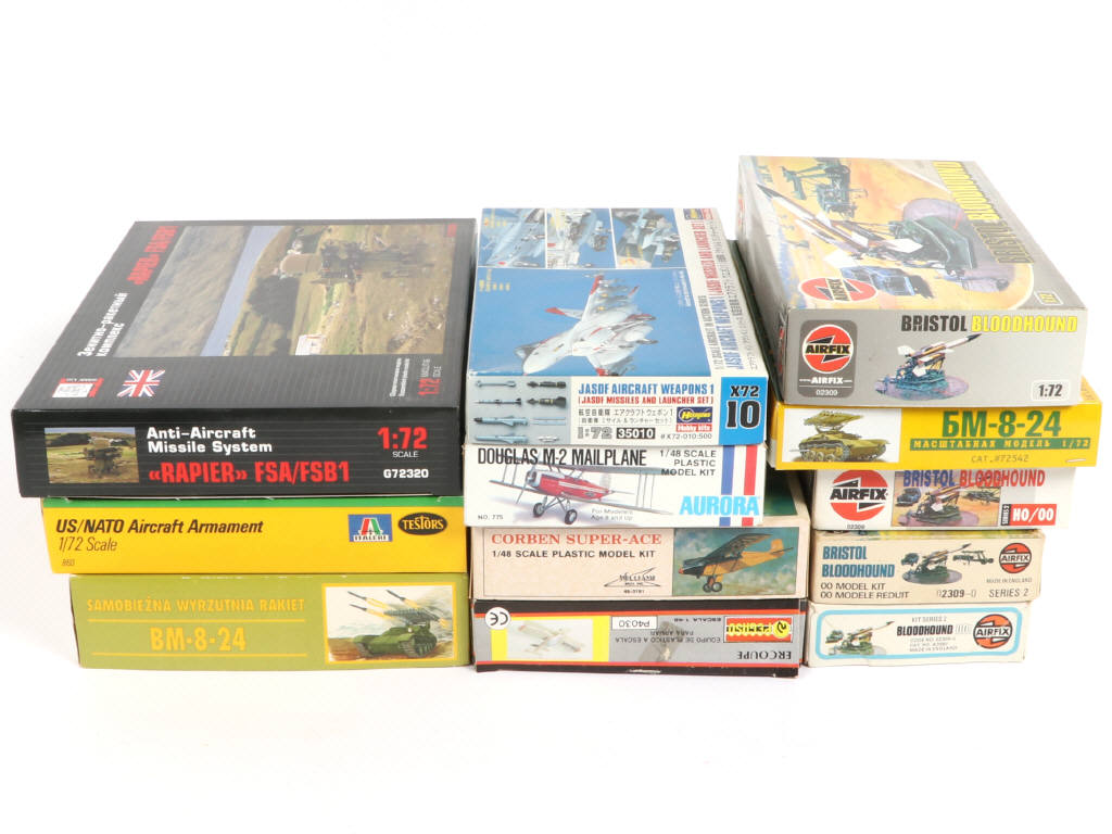 Lot 22 - DIVERS (13)