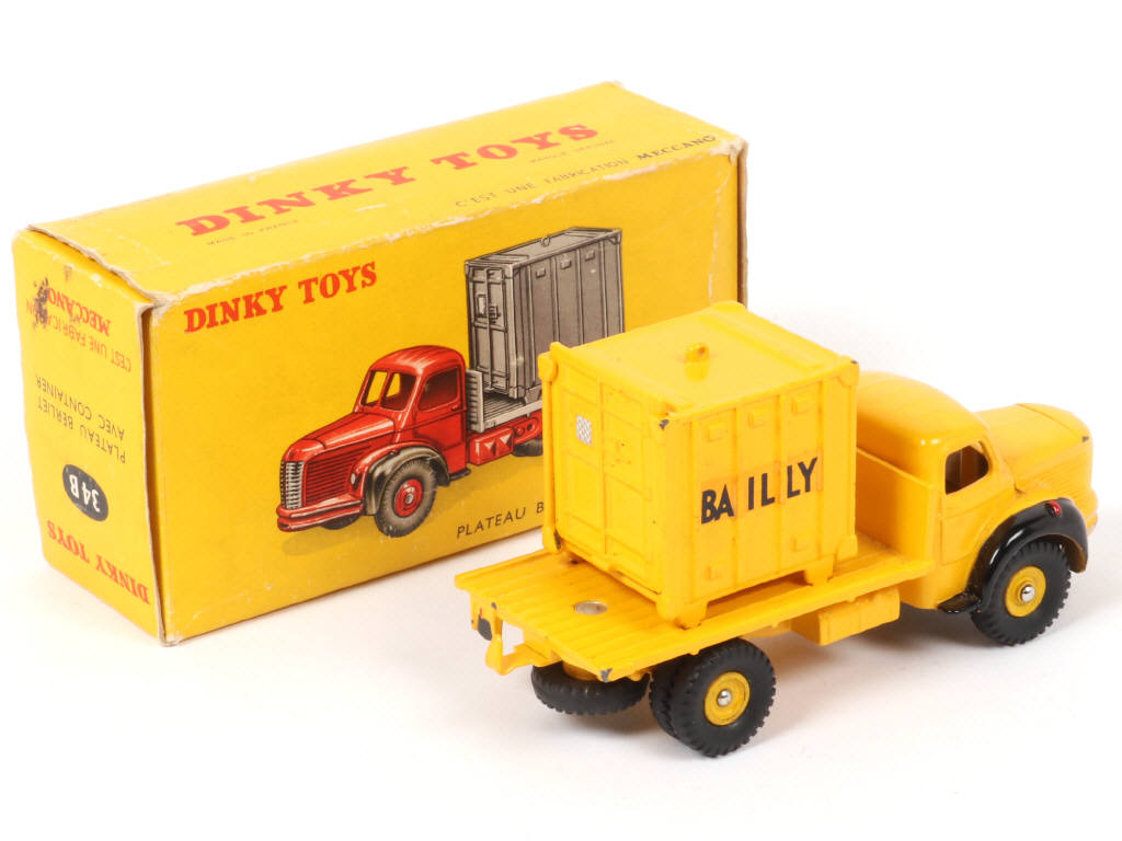 Lot 532 - DINKY TOYS (FRANCE) (1)