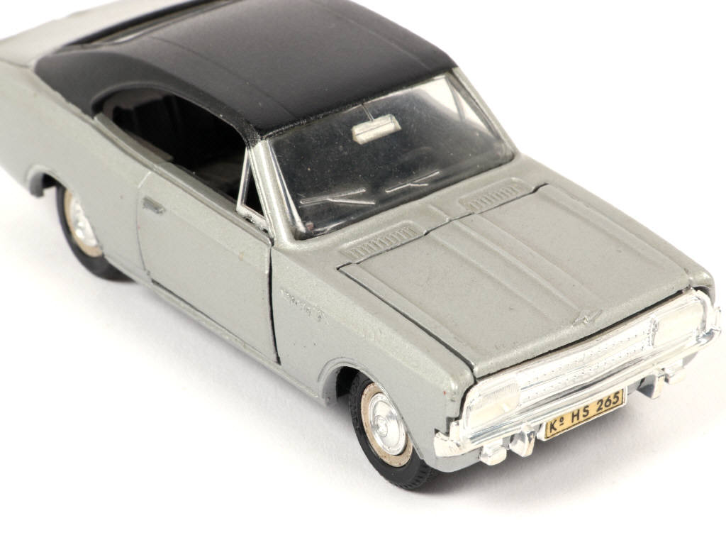 Lot 451 - DINKY TOYS (FRANCE) (1)