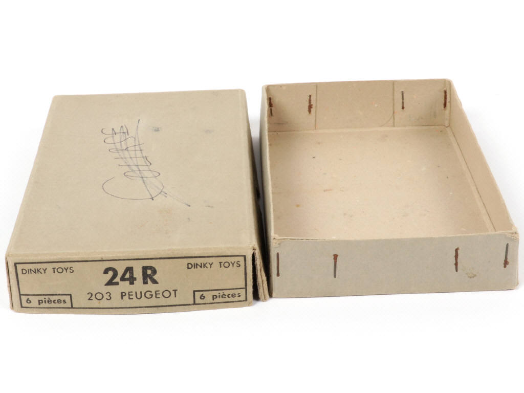 Lot 449 - DINKY TOYS (FRANCE) (1)