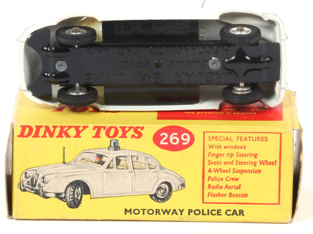 Lot 574 - DINKY TOYS (GB) (1)