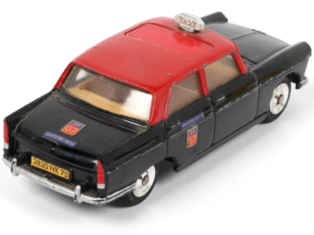 Lot 505 - DINKY TOYS (FRANCE) (3)