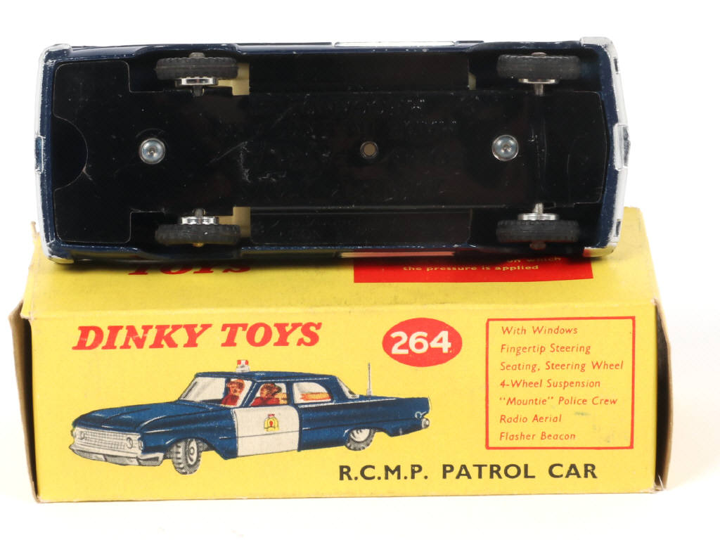 Lot 572 - DINKY TOYS (GB) (1)