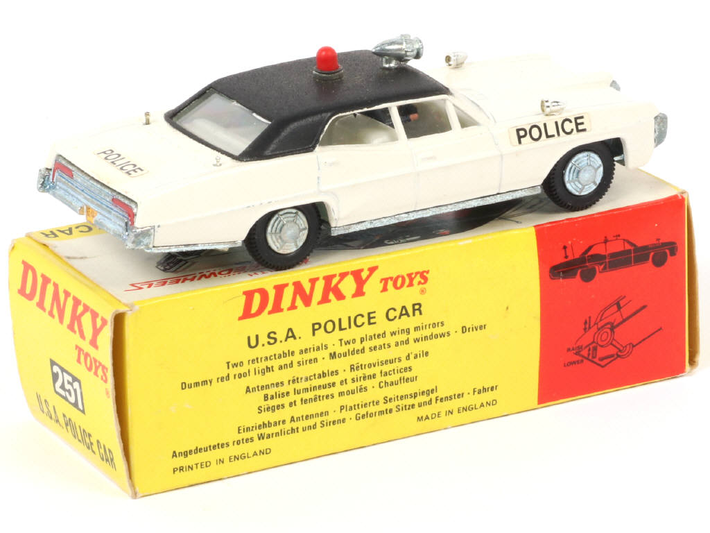 Lot 565 - DINKY TOYS (GB) (1)